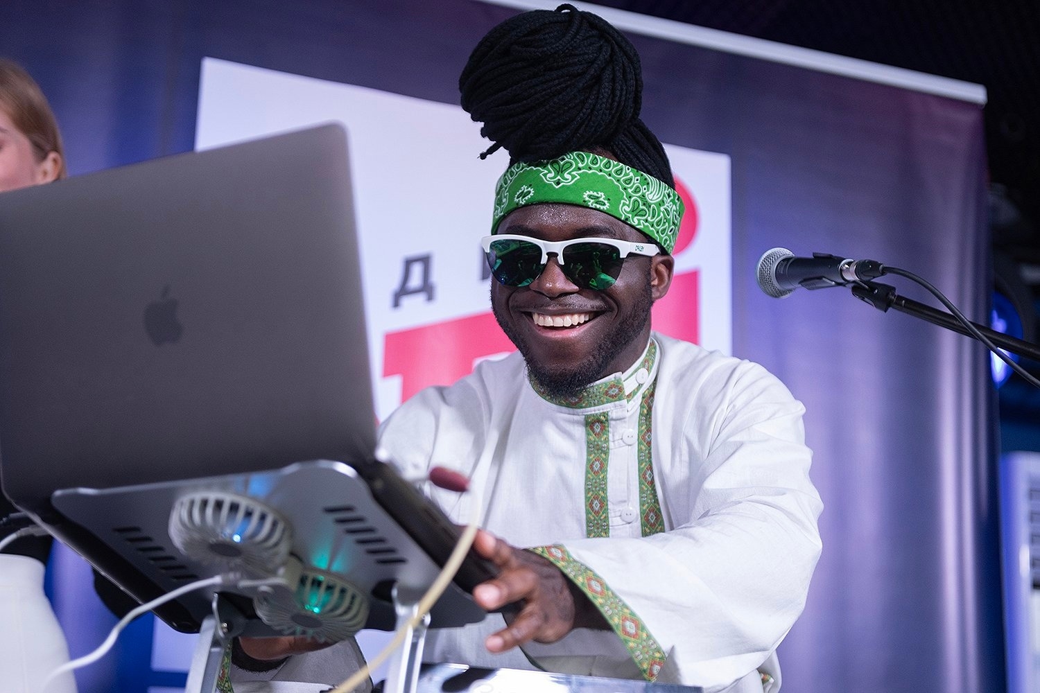 Перейти к фотоальбому "Радио ENERGY на Московском урбанистическом форуме в Лужниках"